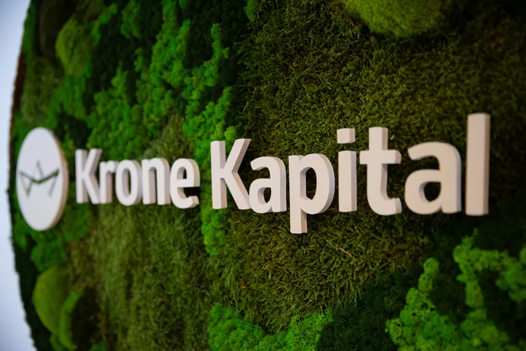 Krone Kapital moslogo close up uden vandmærke 1920x1280
